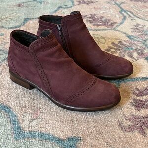 Naot Nefasi Violet Suede size 39